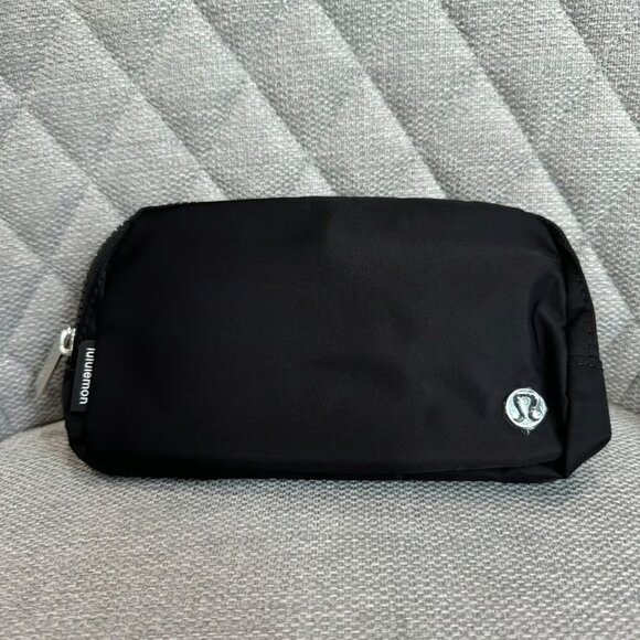 lululemon everywhere black belt bag 1L - Picture 1 of 6